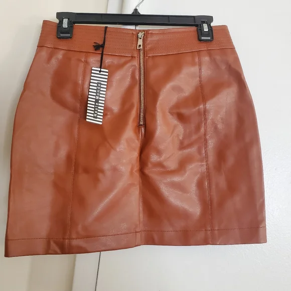 Haute Monde Leather Skirt - Picture 3 of 6